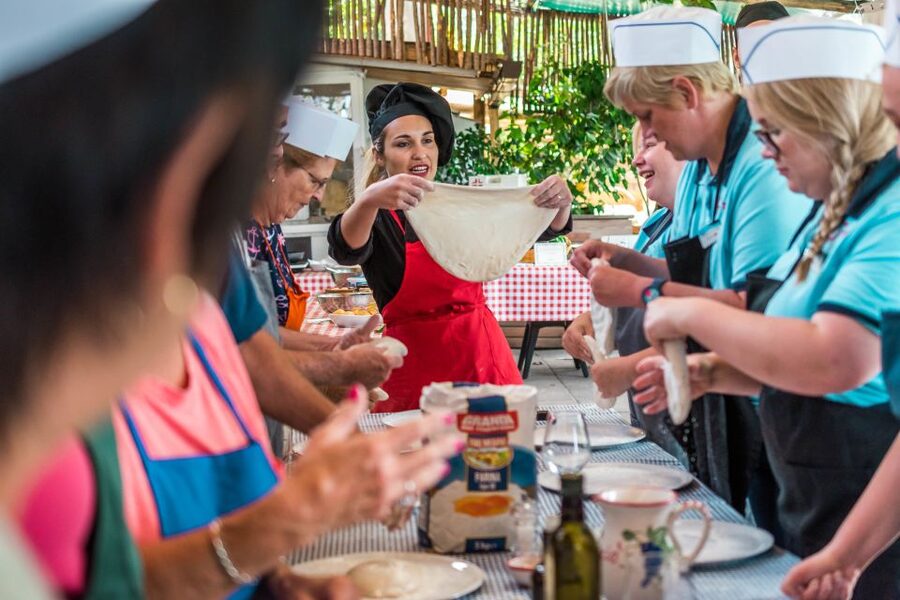 Sorrento: Pizza Making Class - Pickup, the welcome pour, and what’s on the table before dough