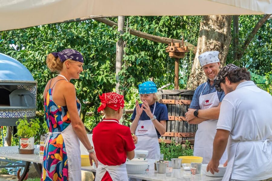 SORRENTO: Pizza School Mastering Neapolitan Delights - From kneading to the hot oven: how the 2 hours usually flow