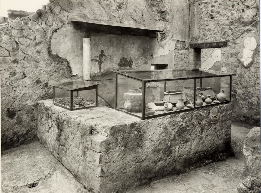 Sorrento: Skip-the-Line Pompeii Express Tour by Train - Skip-the-line entry plus a real guide route