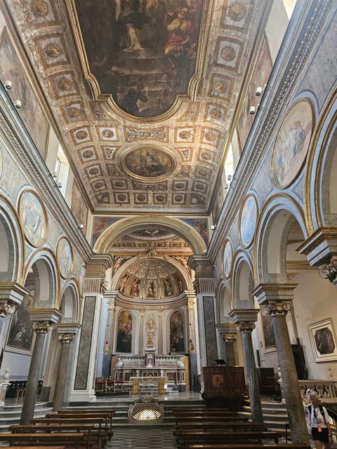 Sorrento through the eyes of a local - Sedil Dominova: an old meeting point in the heart of town