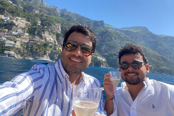 Sorrentomaxiboat tours to Capri - The Sorrento-to-Capri route: passing the coast like a local