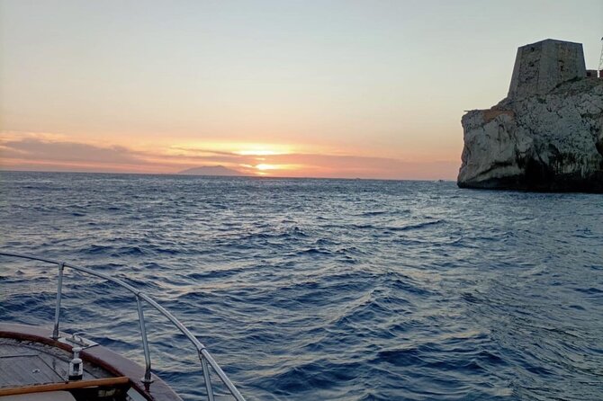 Sunset - Private group for up to 9: comfort beats crowding