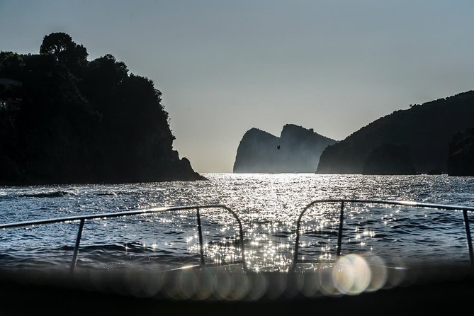 Sunset Luxury: Capri on fire - On-Board Comfort: Prosecco, Snacks, Towels, Restroom