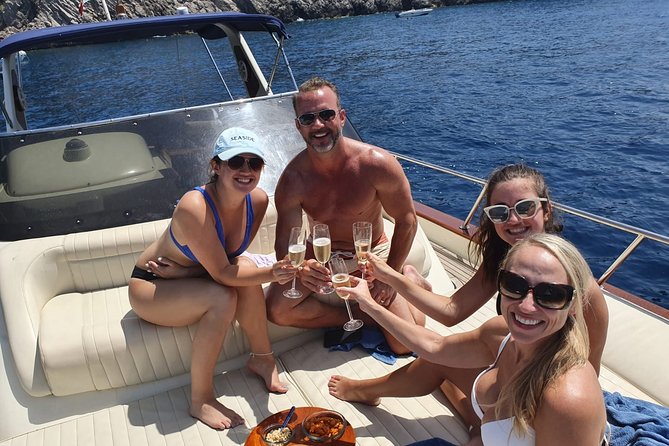 The 2 South gems: Capri and Positano Day Cruise - Snorkeling, towels, and onboard snacks: the practical perks