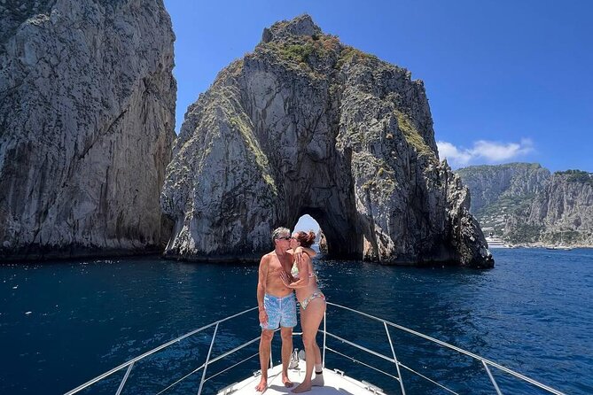 The Blue Fever: Capri island day cruise - Via Camerelle free time: shopping street, but with a useful time block