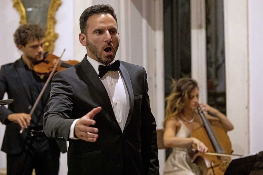 The Three Tenors in Sorrento: Opera Arias, Naples and Songs - The performers: three tenors plus strings and piano