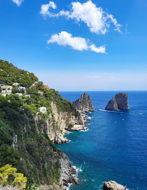 Tour in Barca da Amalfi un Viaggio da Sogno in Amalfi Coast - Arco degli Innamorati: the rock arch shaped like two elephants kissing