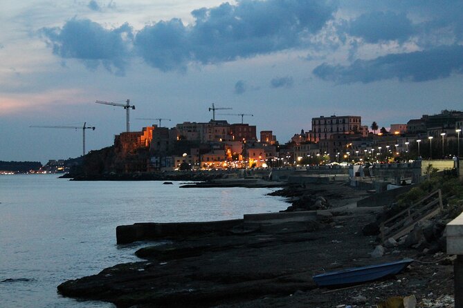 Tour in the ruins of Pozzuoli with an archaeolgist. - The 2-hour flow: amphitheatre to promontory to market ruins