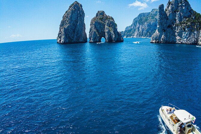 Tour Privato di Capri in Barca - Captain-led cruising: the real difference is how you’re guided