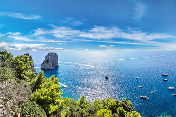 Tour Privato di Capri&Positano in Barca - Skipper style and onboard comfort: why the hosts matter