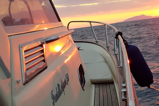 Tour privato in barca fra le meraviglie di Positano e della costiera Amalfitana - Sorrento morning: meeting at Porto di Sorrento and starting fresh