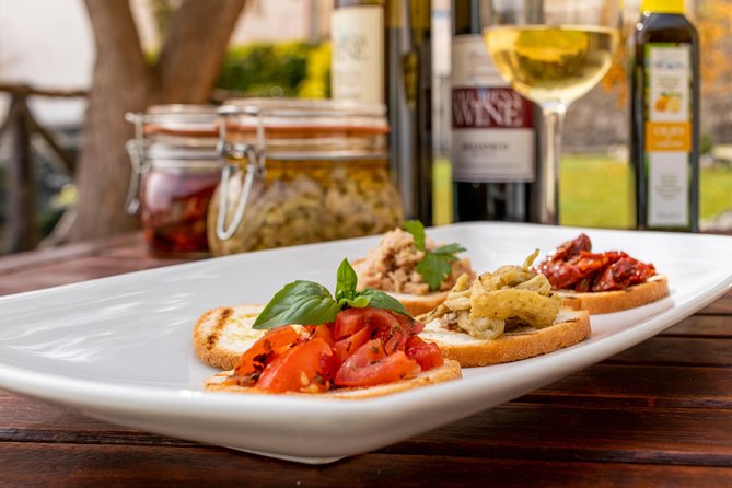 Wine & Food Tasting in Villarena - The food: more than a snack between sips