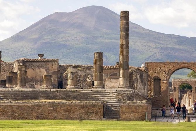 Wine Tour + Pompeii - Getting picked up at 9:00 am and riding in comfort